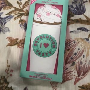 I heart revolution latte pallet